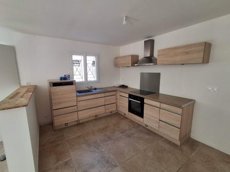 Location Maison 5 pièces 132m² NIMES 30900 - Photo 4