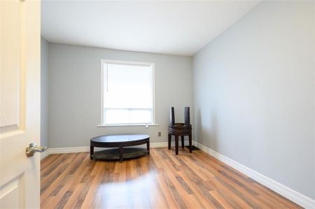 For Lease - 103 Macaulay Street Unit# Main Fl, Hamilton, Ontario - Photo 4