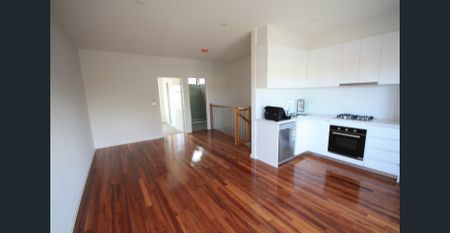 Modern Townhouse in Central Glenroy - Photo 4