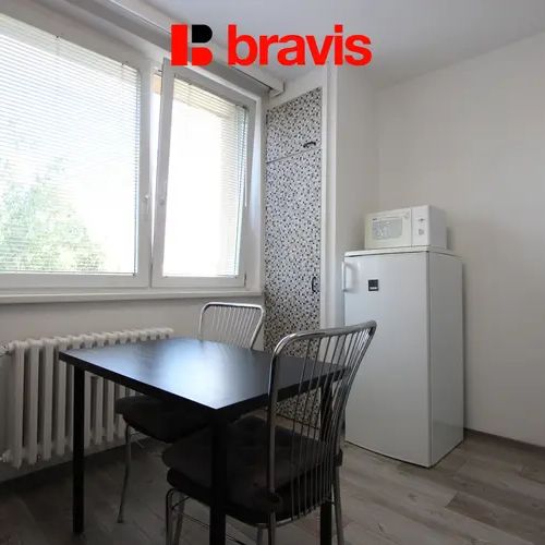 Pronájem bytu 2+1, ul. Svatoplukova, Brno-Židenice, zařízený, sklep, lodžie, internet v ceně - Фото 1