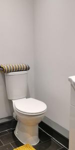 8 bedroom private hall to rent - Photo 4