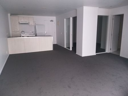 Large and Spacious - Photo 3