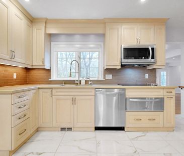 For Lease - 24 Laureleaf Road, Markham, Ontario - Photo 2