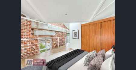 UNIQUE CHARACTER FILLED W’STORE - Photo 4