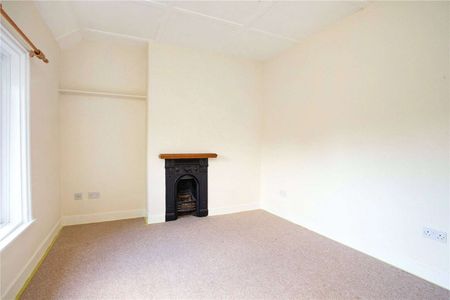 A three bedroom cottage with views of the surrounding countryside. - Photo 2