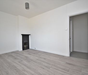 Terraced House to rent - Playgreen Way, Bellingham, SE6 - Photo 5