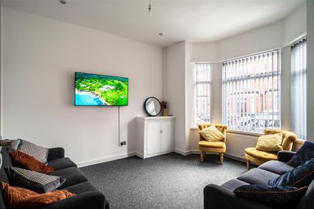 1 bedroom in a house share to rent - Photo 2