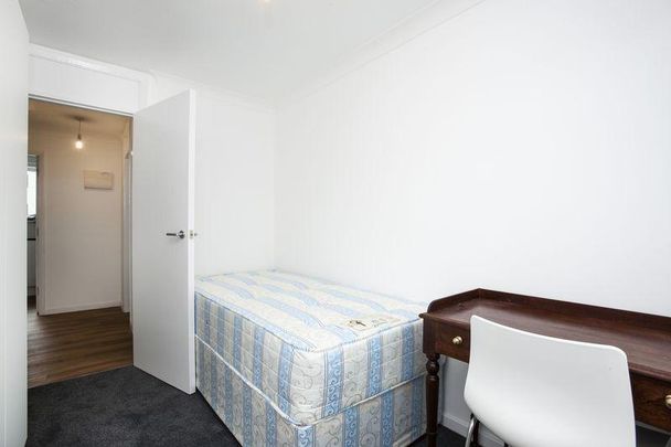 1 bedroom in a flat share to rent - Photo 1