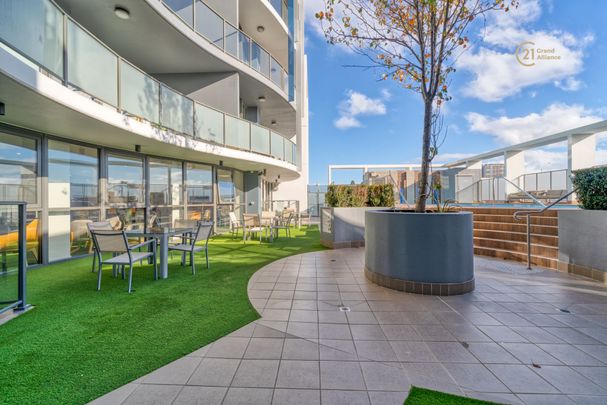 Walk to Local Hotspots in Northbridge @$830 Per Week - Photo 1