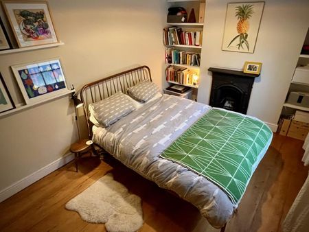 Calm room in stylish family home in arty area - Photo 5