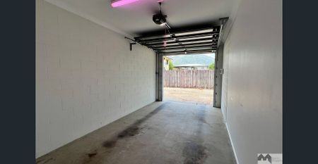 Spacious 3-Bedroom Unit with Fenced Courtyard - Photo 3