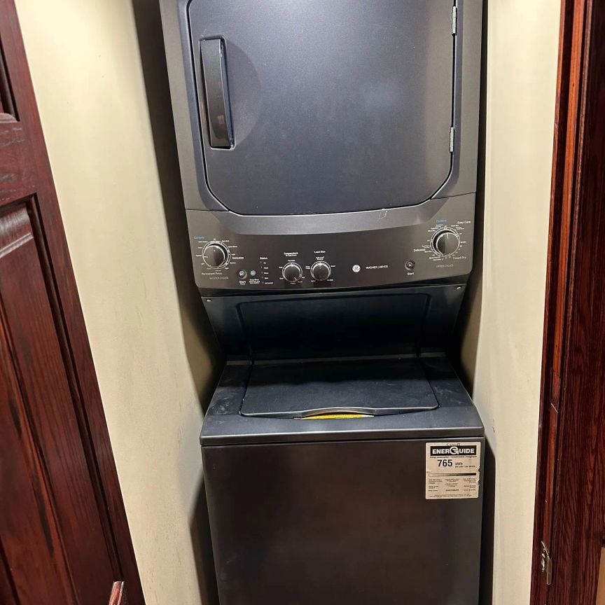 Detached Home For Lease | N9246977 - Photo 1