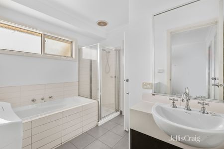 3/180 Woods Street, Newport VIC 3015 - Townhouse For Rent | Domain - Photo 2