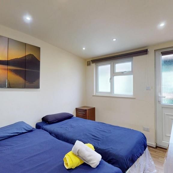 Studio to rent - Photo 1