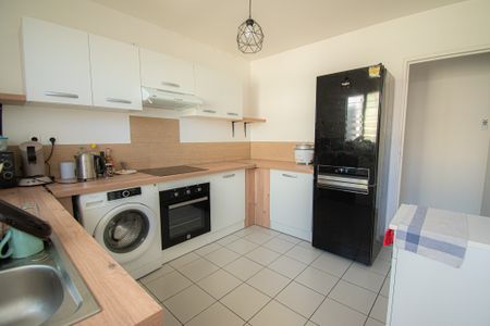 Location Appartement 4 pièces 82m² ST DENIS 97400 - Photo 5