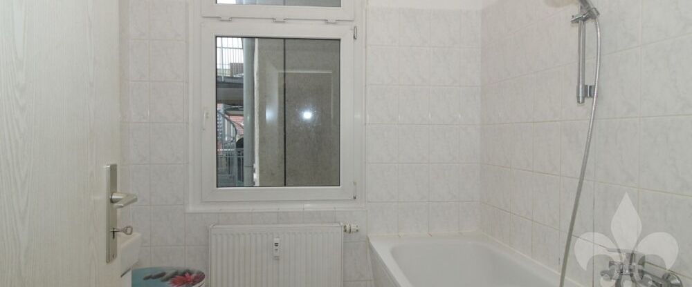 Praktische 3 Raum Wohnung in der Altstadt zwischen Universität & Elbe mit Tageslichtbad ab Juni frei - Photo 1