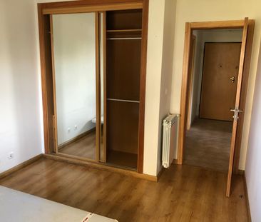 Apartamento T1 sem móveis para arrendamento na zona da Cavaleira, A... - Photo 1