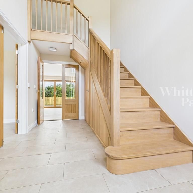 4 bedroom barn conversion to rent - Photo 1