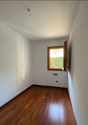 Piso de alquiler en Tiana - Photo 1