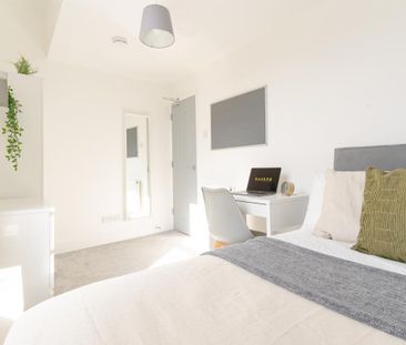 Stansted #70 - Photo 5