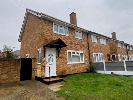 Ruskin Gardens, Harold Hill, Romford, RM3 - Photo 3