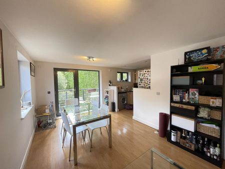 2 bedroom flat to rent - Photo 4