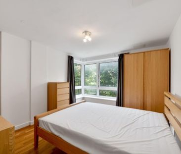 1 Bed Flat, Susan Constant Court, E14 - Photo 4