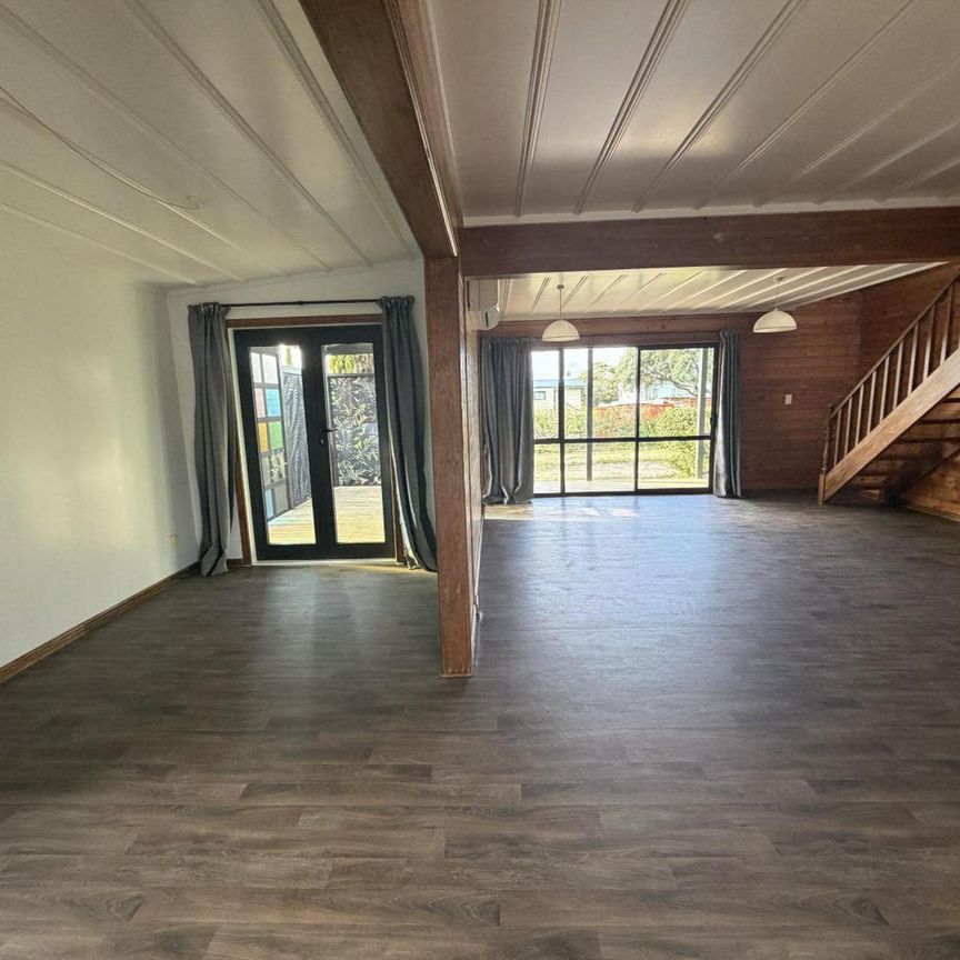 Spacious Recently Renovated Three Bedroom Home - Photo 1