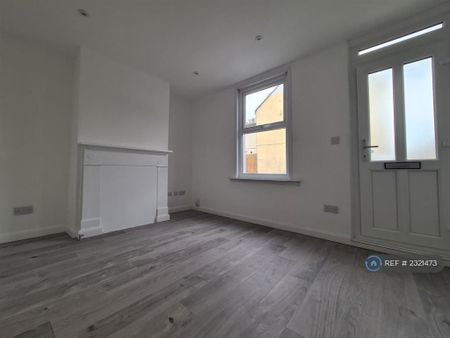 3 bedroom terraced house to rent - Photo 2