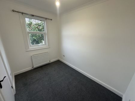 Church Road, Lowestoft, Kessingland - Photo 3