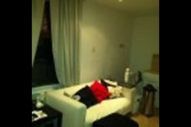 Room in a Shared House, Faraday Road, SW19 - Photo 1