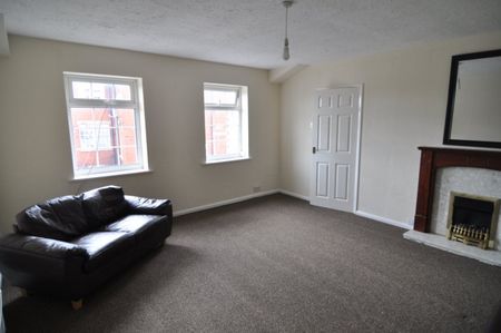 2 bed Flat - To Let - Photo 3