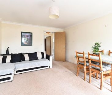 4 bedroom semi-detached house to rent - Photo 2