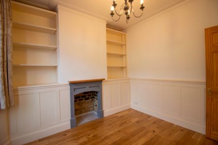 Stunning 2 double bedroom, Victorian house in vibrant location in E15 - Photo 2