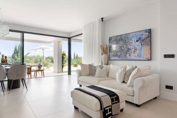 Luxury Flat for rent in Benahavís, Spain - Photo 1