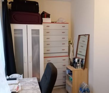 4 Bed Semi-Detached House, Mordaunt Road, SO14 - Photo 3