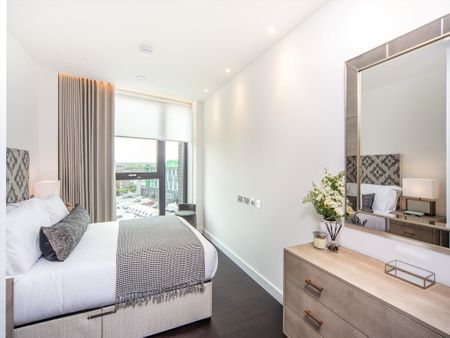 TWO BEDROOM, TO LET, CHARLES CLOWES WALK SW11 - Photo 2