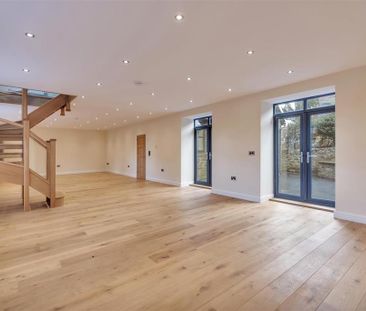 4 bedroom semi-detached house to rent - Photo 2