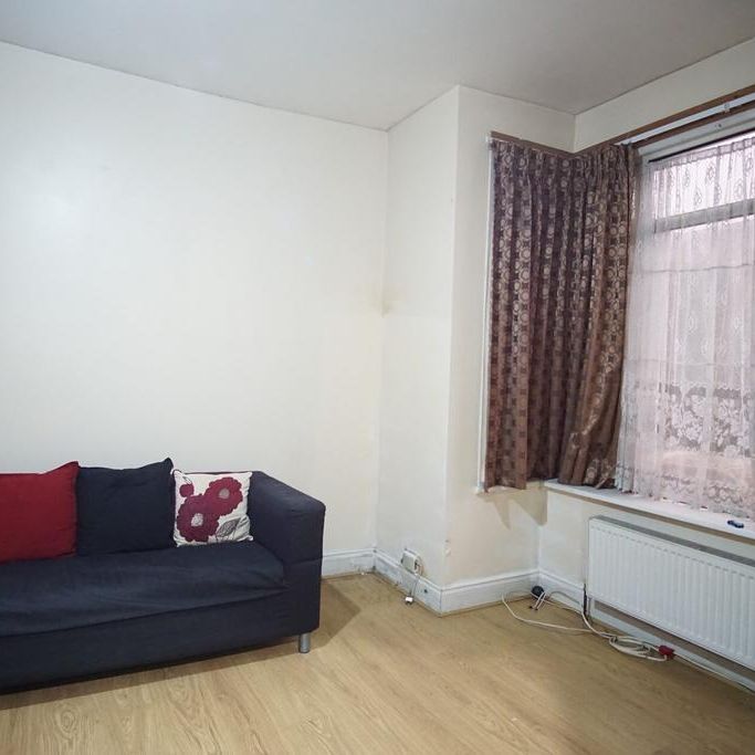 5 bedroom semi-detached house to rent - Photo 1