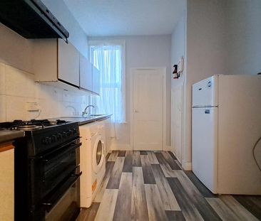 2 Grove Green Road, London E11 - Photo 4