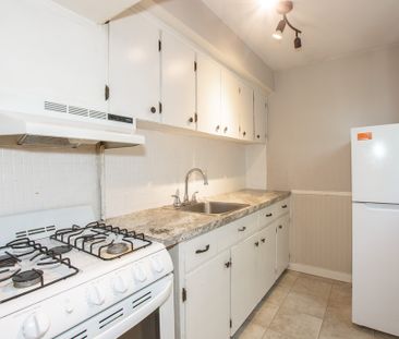 All Inclusive Spacious Bachelor Unit For Rent!! - Photo 1