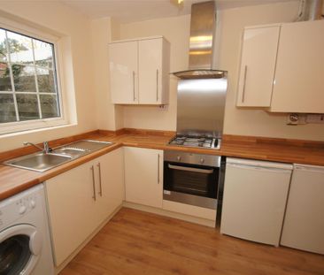 Simons Court - Photo 1