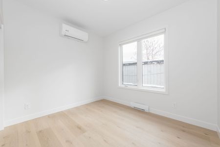 For Lease - 250 Shakespeare Street Unit# 4, Vanier and Kingsview Park, Ontario - Photo 2