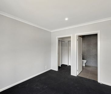 🏡 3-Bedroom House in Thornhill Park - Photo 1