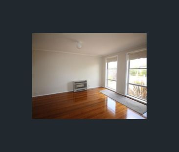 Neat as a pin - Photo 2