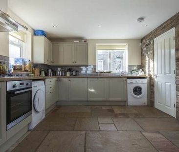 8 Highfields, Huddersfield, HD1 - Photo 5