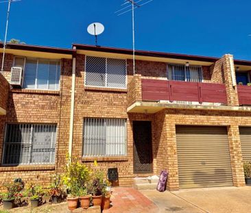 Spacious Full Brick Town House - Photo 4