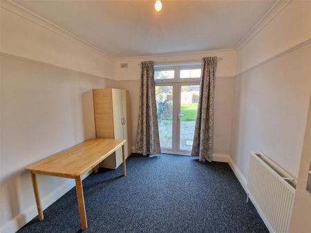 4 bedroom semi-detached house to rent - Photo 4