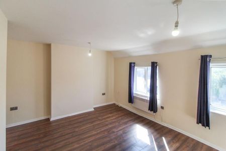 2 bedroom end of terrace house to rent - Photo 3