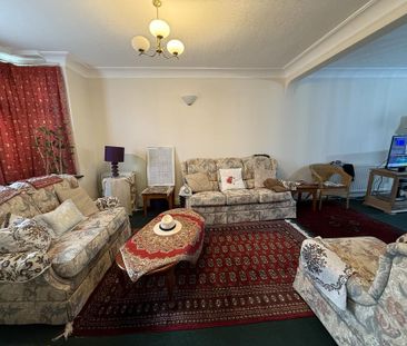 1 bedroom in a house share to rent - Photo 2